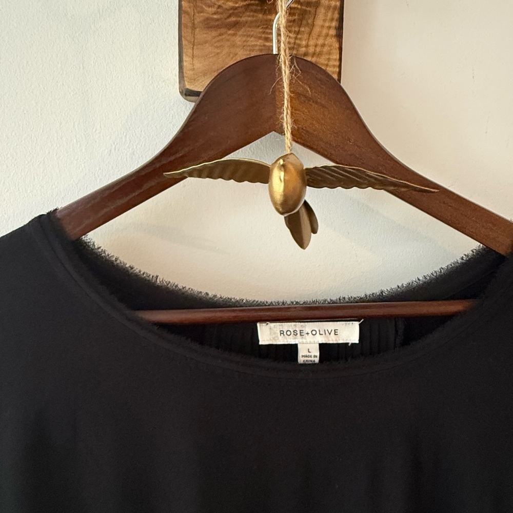 Rose & Olive Classic Black Top (Large)